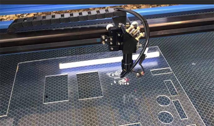 最新の会社ニュース アクリルシート用CO2レーザーカット機の使い方 0